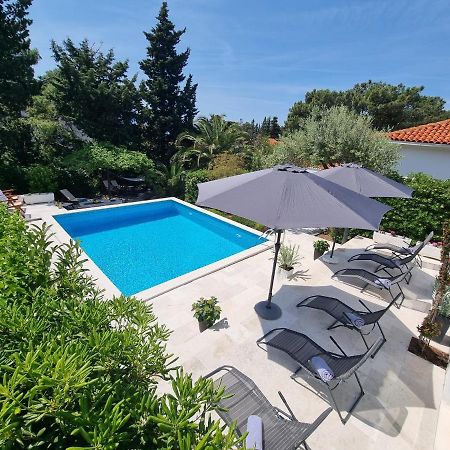 Villa Ilaria Bol Exterior photo