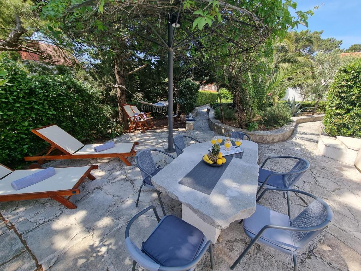 Villa Ilaria Bol Exterior photo