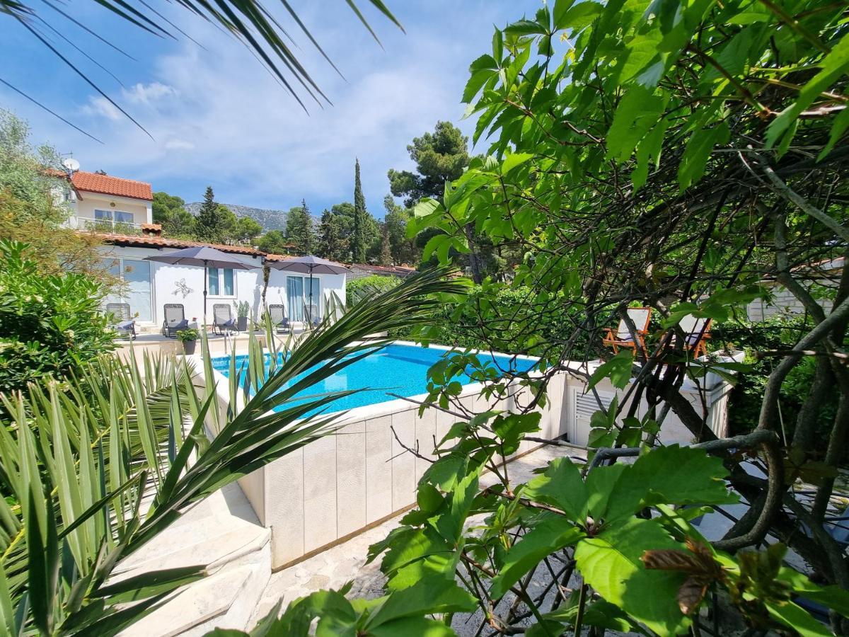 Villa Ilaria Bol Exterior photo