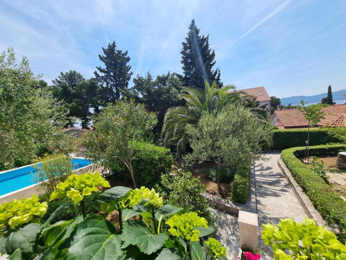 Villa Ilaria Bol Exterior photo